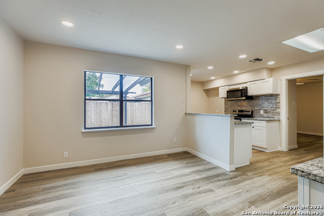 Image 12 of 36 For 520 Marilyn  