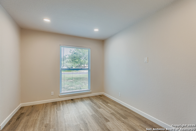 Image 17 of 36 For 520 Marilyn  