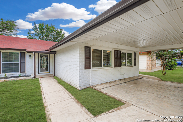 Image 2 of 36 For 520 Marilyn  