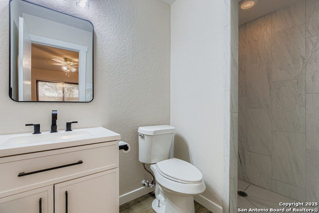 Image 22 of 36 For 520 Marilyn  