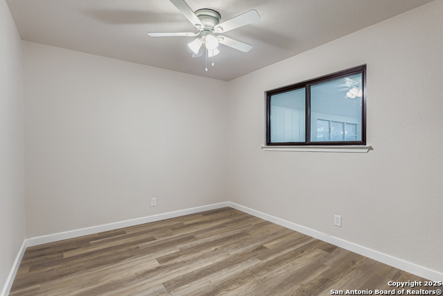 Image 23 of 36 For 520 Marilyn  