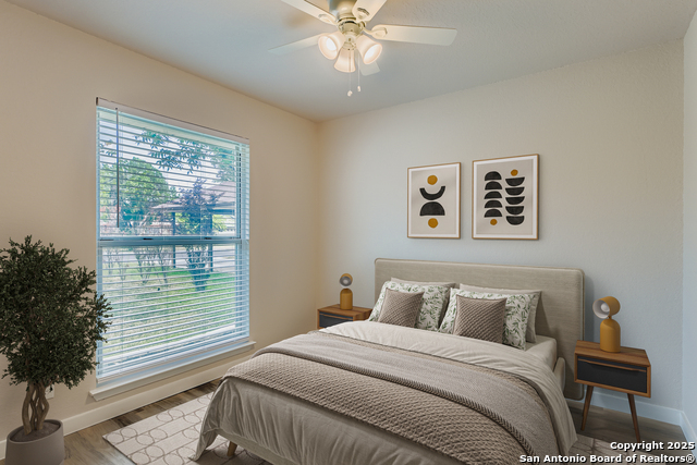 Image 24 of 36 For 520 Marilyn  