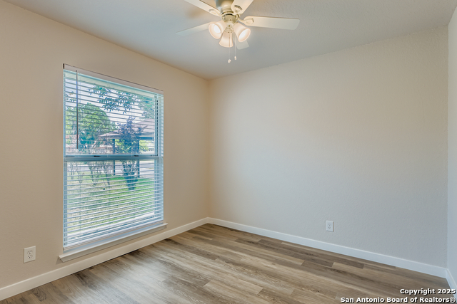 Image 25 of 36 For 520 Marilyn  