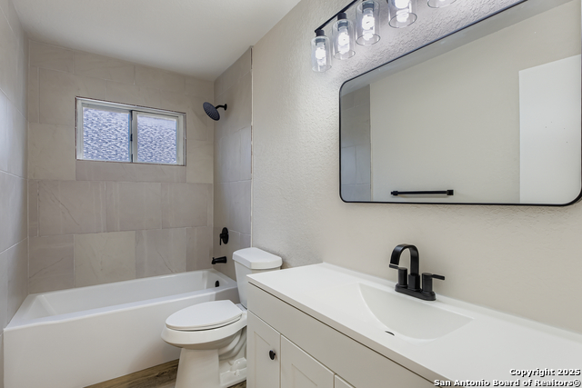 Image 26 of 36 For 520 Marilyn  