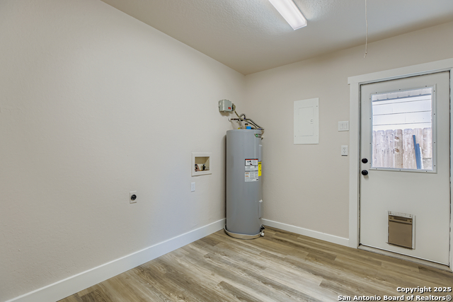 Image 27 of 36 For 520 Marilyn  