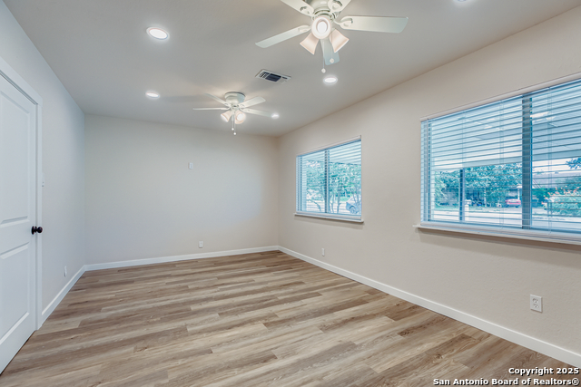 Image 30 of 36 For 520 Marilyn  