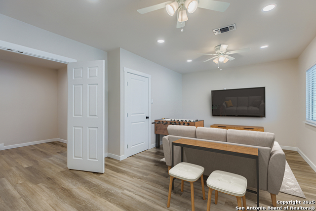 Image 31 of 36 For 520 Marilyn  