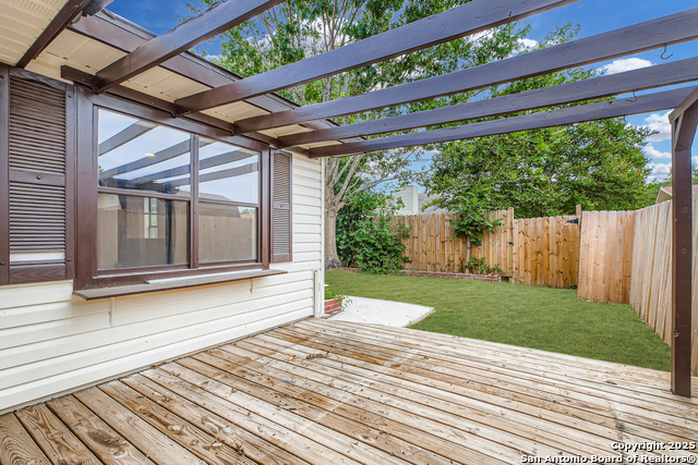 Image 33 of 36 For 520 Marilyn  