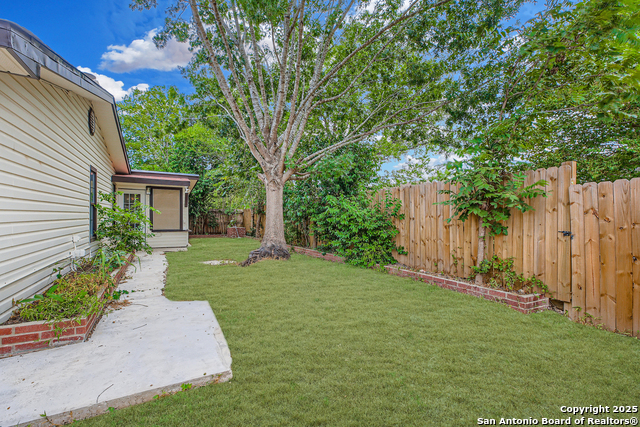 Image 34 of 36 For 520 Marilyn  