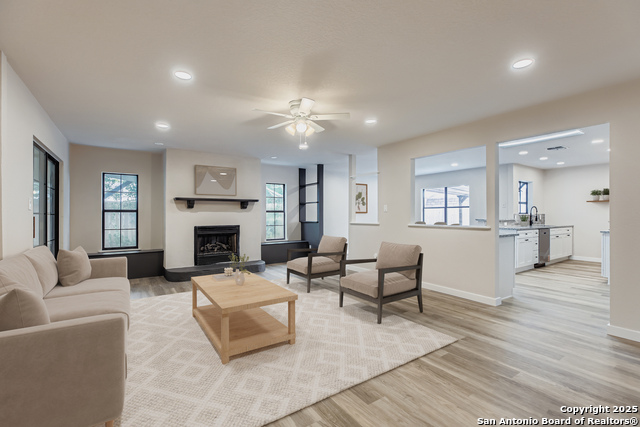 Image 4 of 36 For 520 Marilyn  