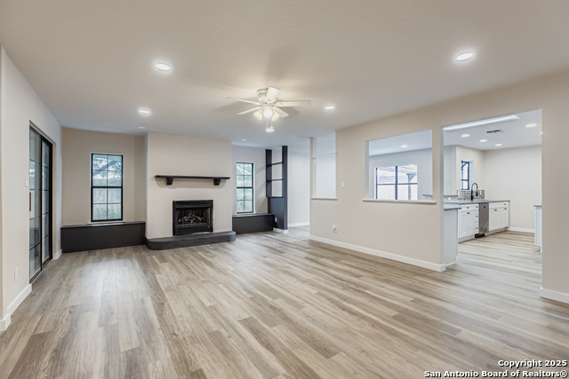 Image 5 of 36 For 520 Marilyn  