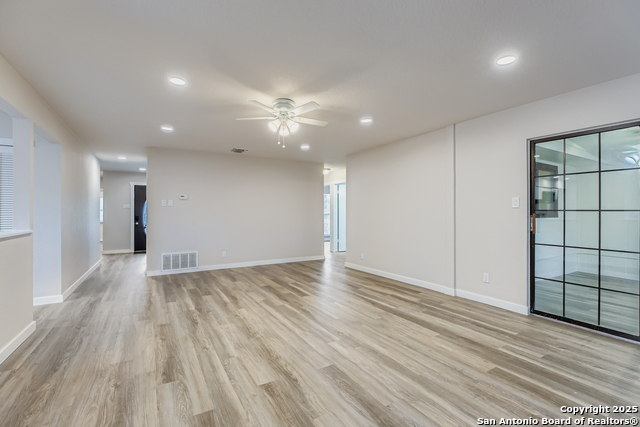 Image 8 of 36 For 520 Marilyn  