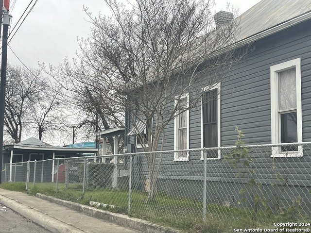 Listing photo id 0 for 1721 Monterey St