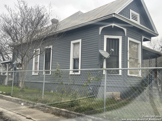 Listing photo id 1 for 1721 Monterey St