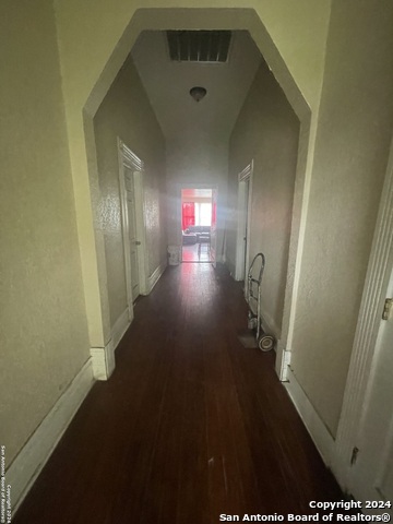 Listing photo id 2 for 1721 Monterey St