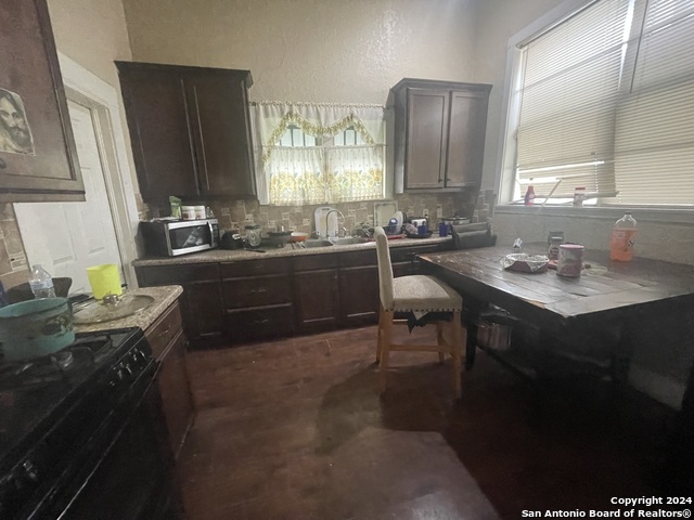 Listing photo id 4 for 1721 Monterey St