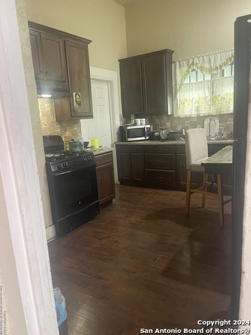 Listing photo id 5 for 1721 Monterey St