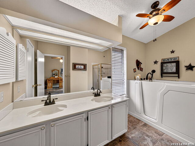 Listing photo id 13 for 13723 Cedar Canyon