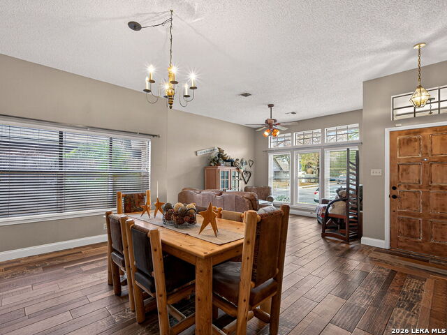 Listing photo id 3 for 13723 Cedar Canyon