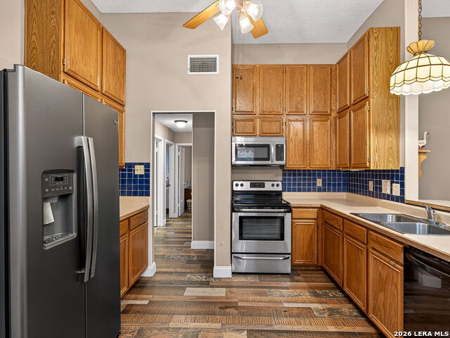 Listing photo id 7 for 13723 Cedar Canyon