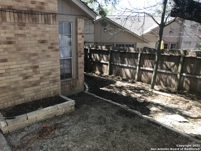 Image 3 of 15 For 2101 Ledge View St