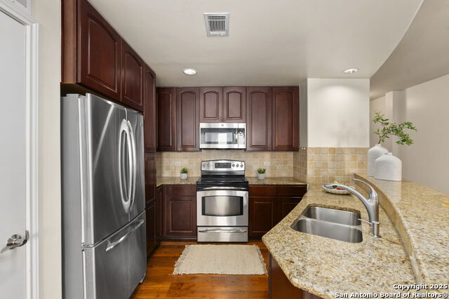 Image 9 of 29 For 215 Center St  203