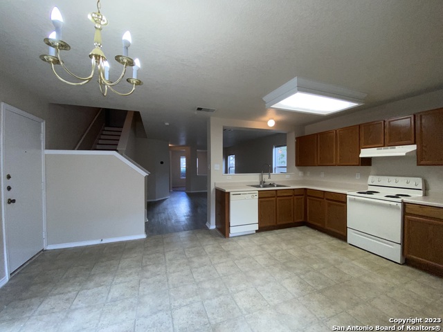 Image 12 of 36 For 4938 Corian Springs Dr