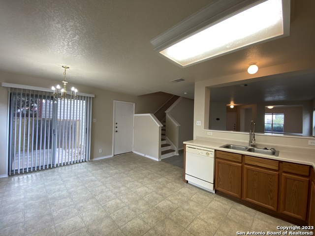 Image 14 of 36 For 4938 Corian Springs Dr