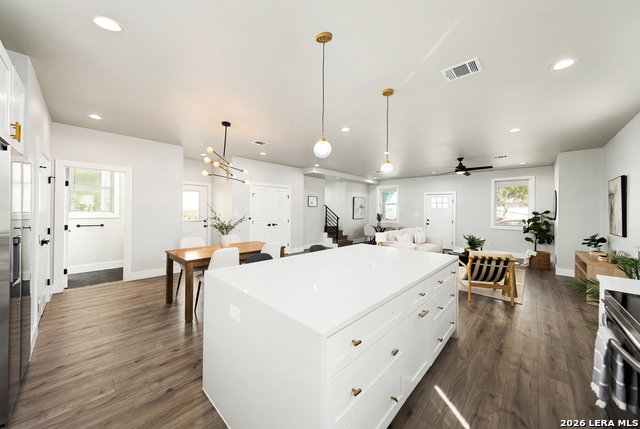 Image 11 of 29 For 423 Mesquite St N