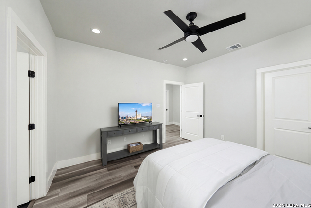 Image 21 of 29 For 423 Mesquite St N