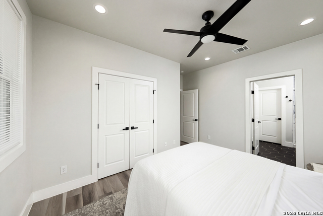 Image 23 of 29 For 423 Mesquite St N