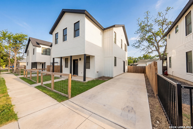 Image 26 of 29 For 423 Mesquite St N