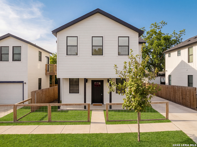 Image 3 of 29 For 423 Mesquite St N