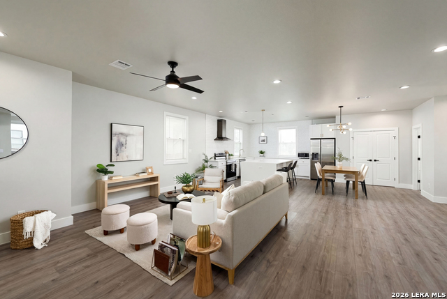 Image 4 of 29 For 423 Mesquite St N