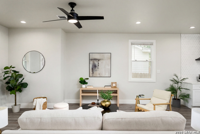 Image 5 of 29 For 423 Mesquite St N