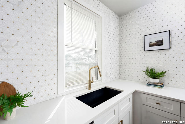 Image 9 of 29 For 423 Mesquite St N