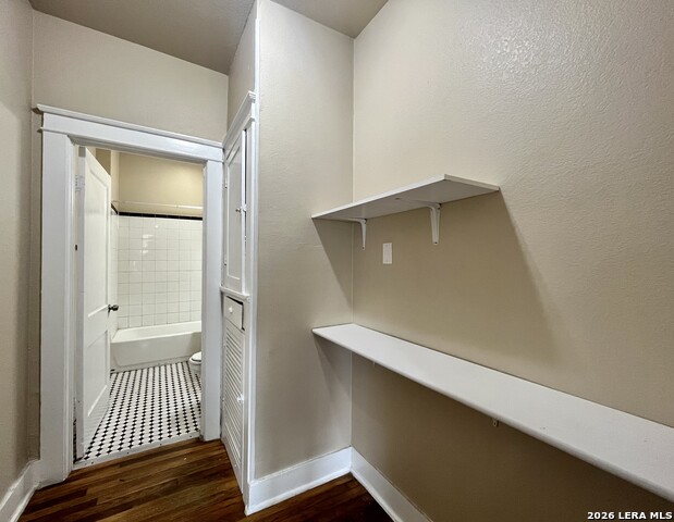 Listing photo id 12 for 1539 Woodlawn Ave W 2