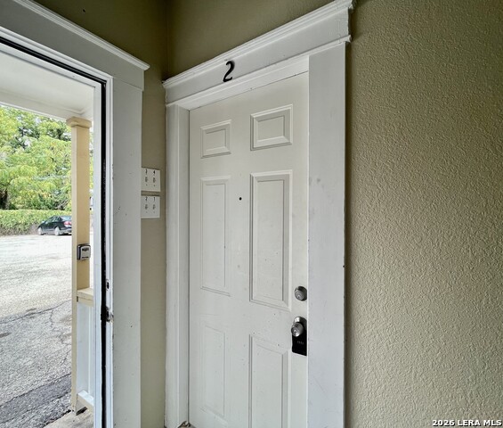 Listing photo id 17 for 1539 Woodlawn Ave W 2