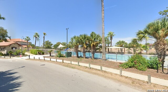 Listing photo id 21 for 1539 Woodlawn Ave W 2