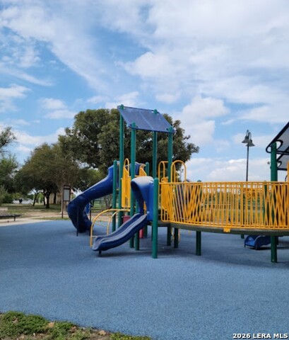 Listing photo id 24 for 1539 Woodlawn Ave W 2