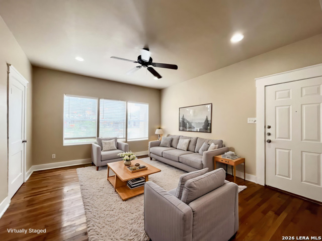 Listing photo id 1 for 1539 Woodlawn Ave W 2