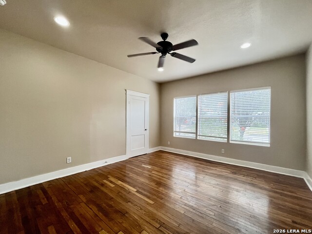 Listing photo id 4 for 1539 Woodlawn Ave W 2