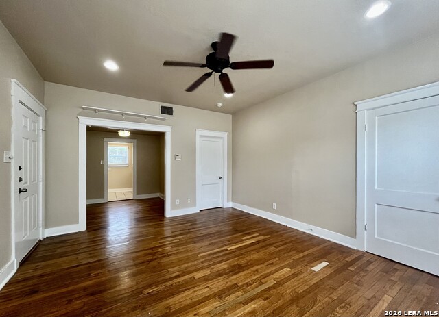 Listing photo id 5 for 1539 Woodlawn Ave W 2