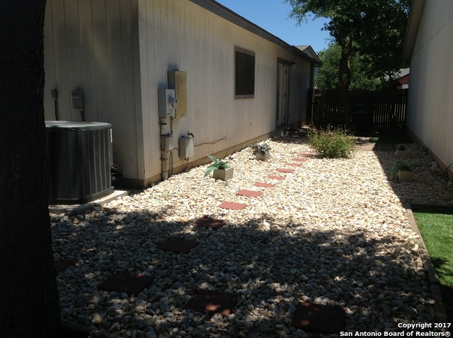 Image 15 of 18 For 7631 Heathridge