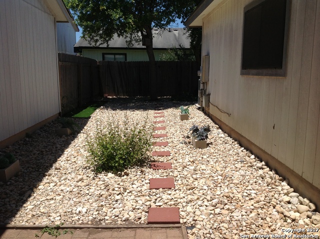 Image 17 of 18 For 7631 Heathridge