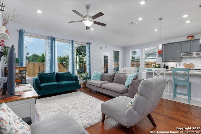 Image 4 of 27 For 2219 Castello