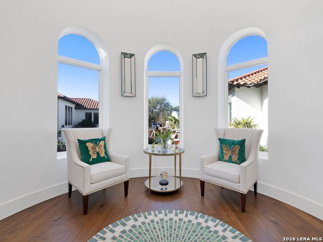 Listing photo id 2 for 203 Wellesley Landing