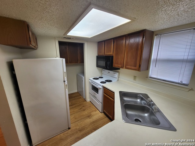 Image 4 of 7 For 6350 Cambridge  #2