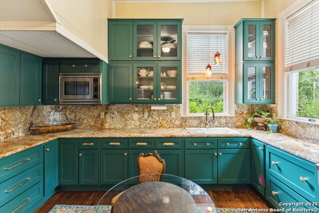 Image 23 of 48 For 402 Madison  