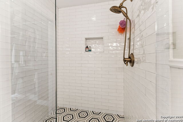 Image 30 of 48 For 402 Madison  